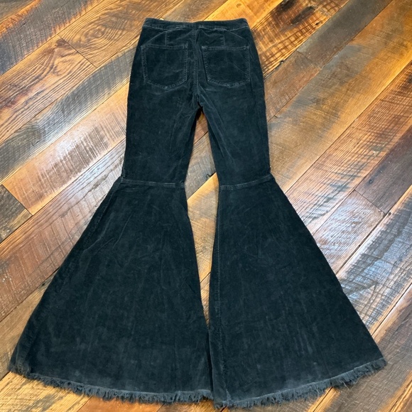 We The Free “Twirl On” Mid-Rise Crop Flare Jeans Black Corduroy Size 25 - Picture 5 of 14